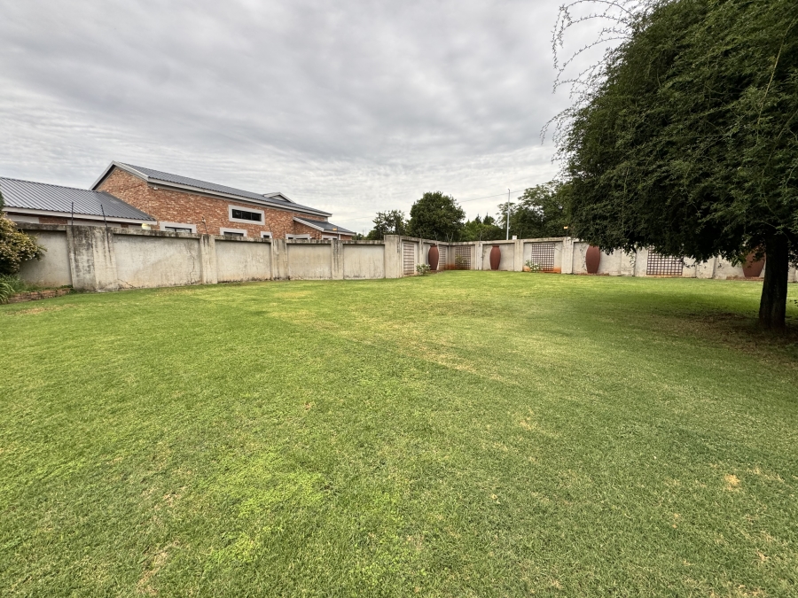 4 Bedroom Property for Sale in Wilkoppies North West